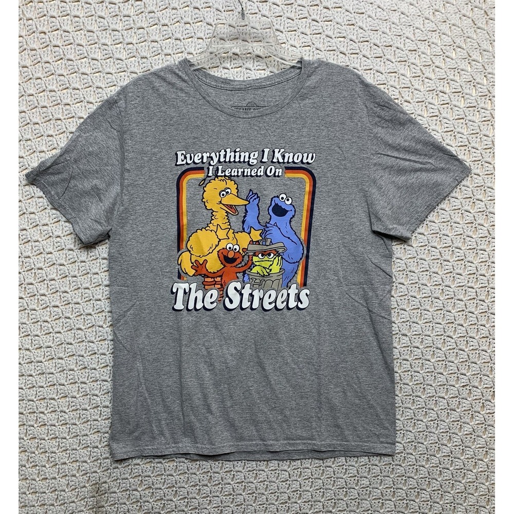 Sesame Street Men's T-Shirt  L Gray Everything‎ I Know I Learned on the Streets
